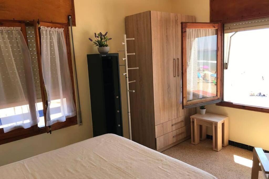 El Faro Apartaments Platja Llarga-Les Salines-Tgn Tarragona Eksteriør billede
